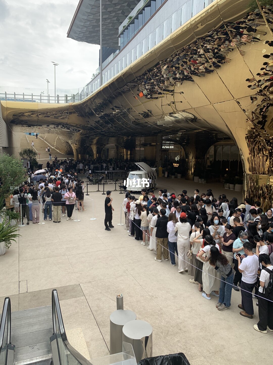 300人长队!喜茶广州首家「蛋糕实验室+」落地白鹅潭万象城 