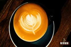教你如何做一杯拿铁咖啡Latte 咖啡店的正宗热拿铁冰拿铁加多少牛奶？