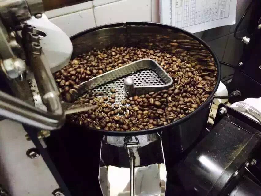 咖啡豆烘焙度怎么选？浅焙到意式烘焙的风味差异与爆裂声判断一次讲清
