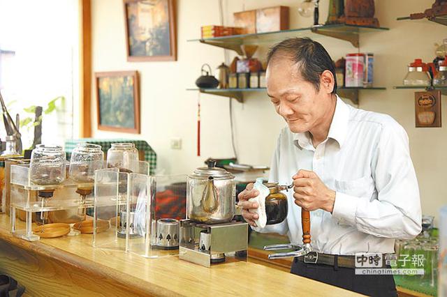 台湾老咖啡馆喝的是人情味？《人情咖啡店》记录16家老店的时代故事