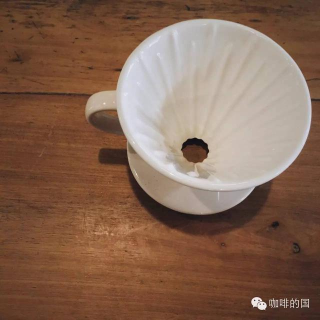 滤杯怎么选？陶瓷、铜质、塑料材质与单孔三孔多孔滤杯对比指南