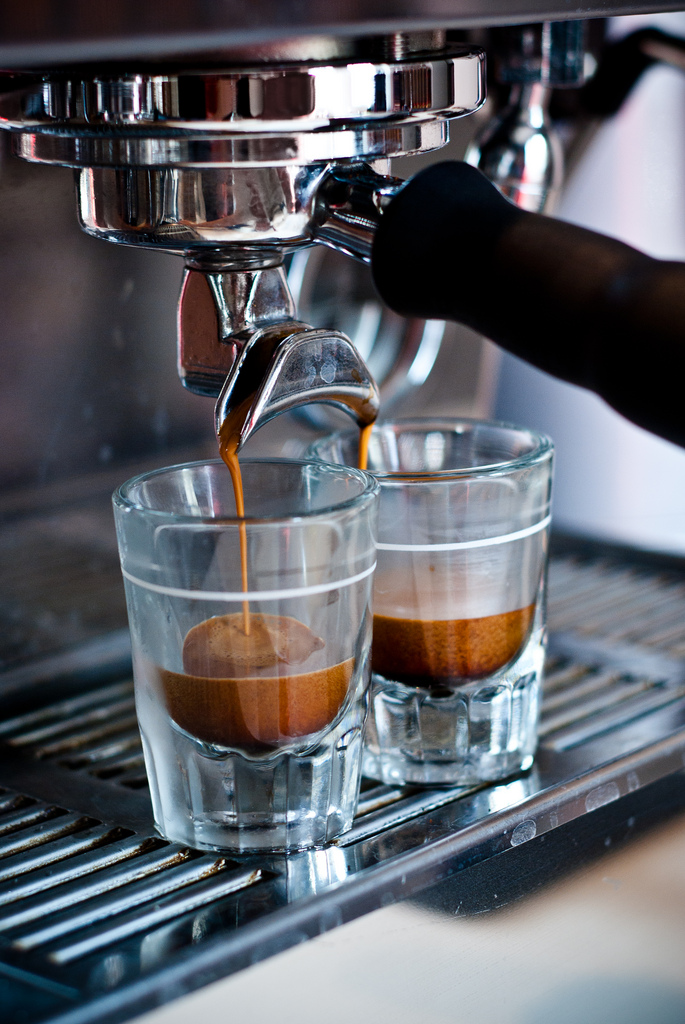 意式浓缩 Espresso 常见问题：油脂稀薄、水流分叉、味道尖苦怎么解决？
