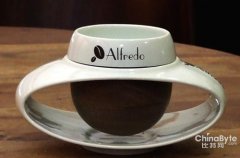 陶瓷咖啡杯Alfredo为什么让咖啡师钟爱？陀螺造型与实木杯身解析