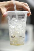 行业潜规则：一杯奶茶 2/3是冰块