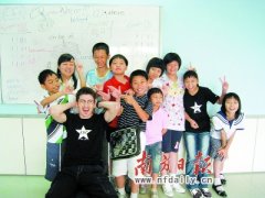 经营新招：饮咖啡 学英语