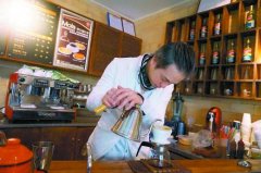 海归80后开咖啡店卖咖啡豆：咖啡店和自家手冲，一杯成本差多少？