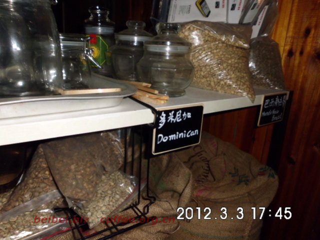 咖啡店内咖啡豆麻袋一角 麻袋 咖啡店