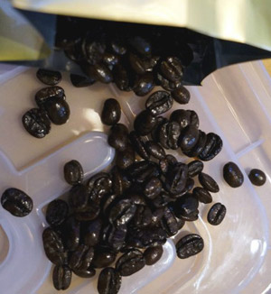 蛋糕型咖啡滤纸+一个饮料瓶,就可以手冲滴滤煮一杯不错的咖啡