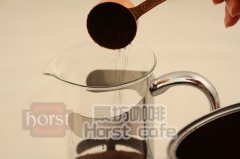 法压壶怎么用才不苦涩？滤压时机、粉水比与温杯三要点