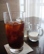越南冰咖啡怎么做才正宗？滴漏壶加炼乳和冰块的搭配秘诀
