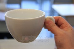 骨瓷杯耳怎么捏，才不会像第一次约会那样紧张