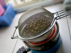 自烘咖啡豆用钢丝网勺还是热风烘焙机？烘焙三部曲实战对比