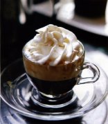康宝兰咖啡是什么？Espresso加厚鲜奶油的复古意式喝法