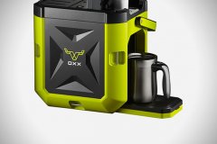 工地也能喝现磨咖啡？Coffeeboxx 这台「咖啡机中的坦克车」凭什么汽车压过都没事