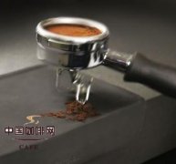 意式咖啡机怎么调？粉粗细、装粉量与压粉力度到底谁说了算