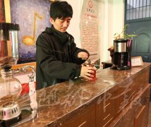 秦皇岛张宏宝校园办“一元咖啡馆”