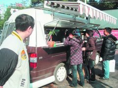 汽车变身移动“咖啡屋”