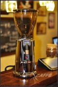 MACAP M5D PLUS 磨豆机和 Mazzer Mini 电控版有什么区别？值不值得买？