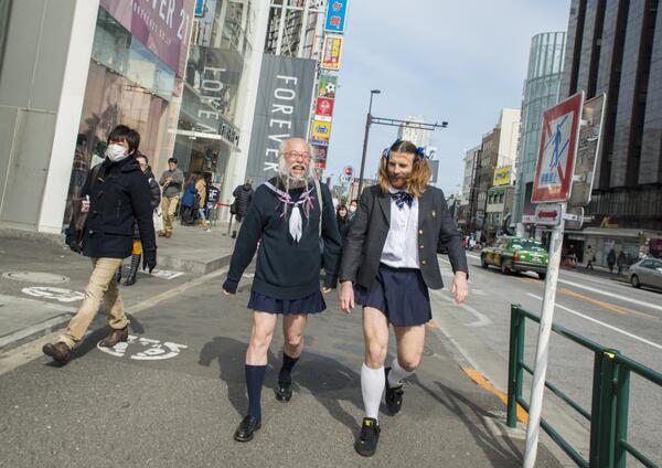 每日一词:陪散步的少女