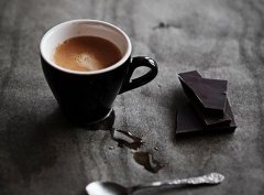 一杯意式咖啡 和阳光来一场约会