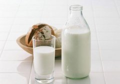 咖啡师专用牛奶是什么？全脂牛奶真的脂肪很高吗？