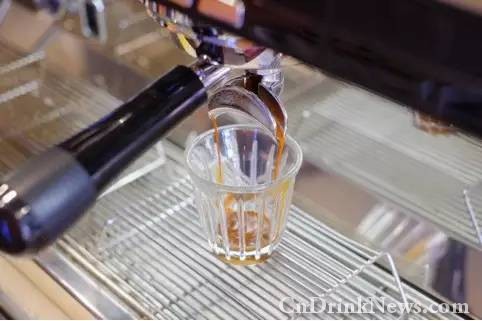 咖啡战争:意大利浓缩咖啡(Espresso)vs 意大利超浓咖啡(Ristretto)