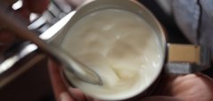 咖啡拉花怎么控制奶泡？奶温、发泡量与融合手法对奶咖口感的影响