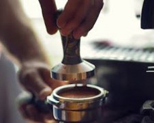 意式咖啡机和手冲咖啡有什么区别？锅炉分类与操作流程一次讲清