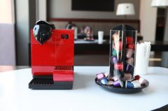 Nespresso Lattissima+ 值不值得买？一键花式咖啡与传统半自动怎么选