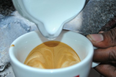 Art Caffe Latte 图解叶型咖啡拉花做法