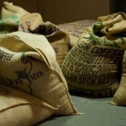 咖啡生豆保存该用麻袋还是密封袋？生豆存放环境与最佳赏味期解析