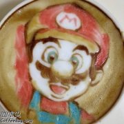 日本咖啡拉花艺术家Nowtoo Sugi的糖浆彩绘拉花是怎么做出来的？