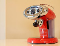 illy X7.1 胶囊咖啡机值得买吗？家用意式胶囊机外观与萃取实测
