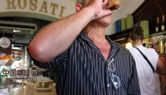 意大利人喝咖啡为什么站着喝？坐下要加钱、卡布奇诺过了10点半就别点