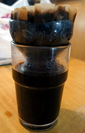 蛋糕型咖啡滤纸+一个饮料瓶,就可以手冲滴滤煮一杯不错的咖啡