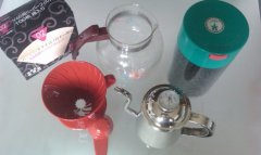 手冲咖啡和虹吸式有什么区别？手冲入门工具、水温与焖蒸步骤全解析