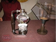 虹吸咖啡和手冲咖啡有什么区别？萃取率、口感与风味对比一次讲清