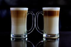打奶泡需要哪些设备和材料？拉花杯、蒸汽管咖啡机怎么选