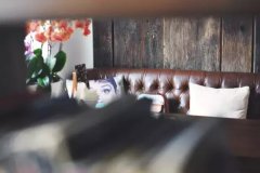 大连安室咖啡值得去吗？油画天花板下的意式与手冲体验