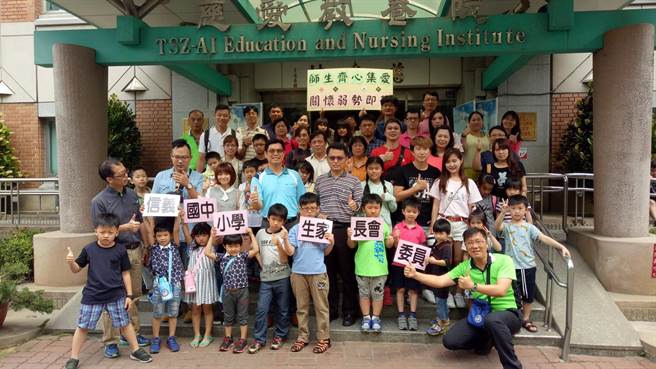 彰化信义中小学师生 为身障者手冲咖啡 彰化信义中小学师生 为身障者手冲咖啡