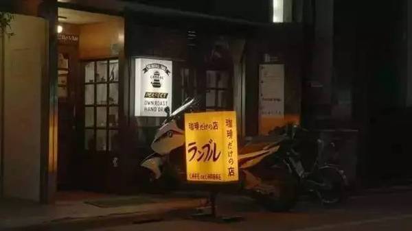 他靠喝咖啡,把自己变成世界冠军,还出了一本世界级的咖啡圣经