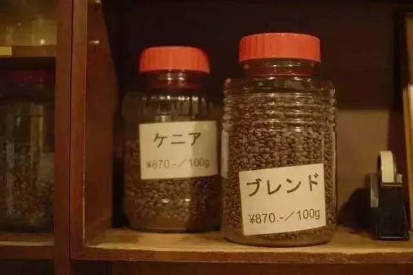 他靠喝咖啡,把自己变成世界冠军,还出了一本世界级的咖啡圣经