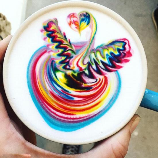 澳天才咖啡师在短短一周内制作出300多杯彩虹拉花拿铁