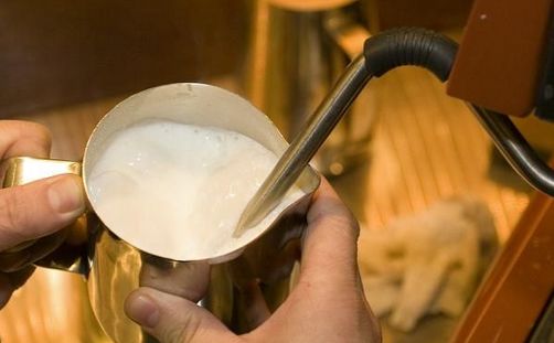 打奶泡学习,在家打出像咖啡厅一样细腻柔滑的牛奶