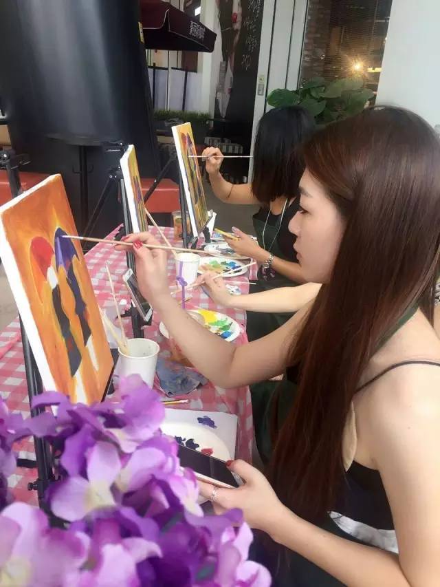 咖啡馆经营创新,休闲咖啡馆与绘画活动