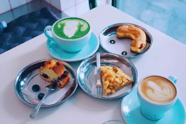 成都whatever cafe|店里整体都是粉粉的