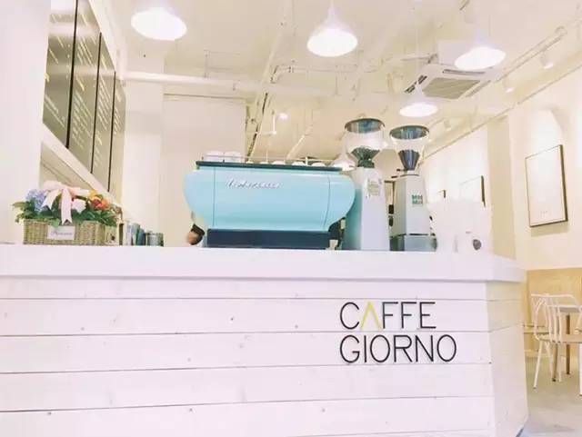CAFFE GIORNO咖啡96,极简的一家咖啡店