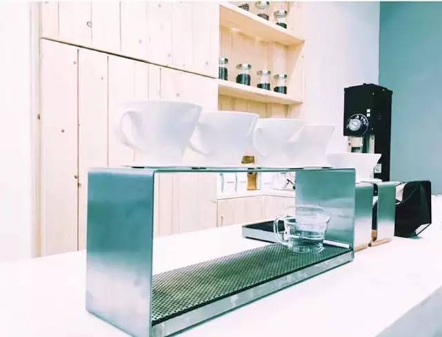 CAFFE GIORNO咖啡96,极简的一家咖啡店