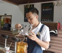 从速溶到精品咖啡，东莞塘厦「咖啡表哥」为何免费教学26年？