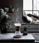 在家手冲咖啡怎么做？从磨豆到注水的完整步骤与粉水比解答